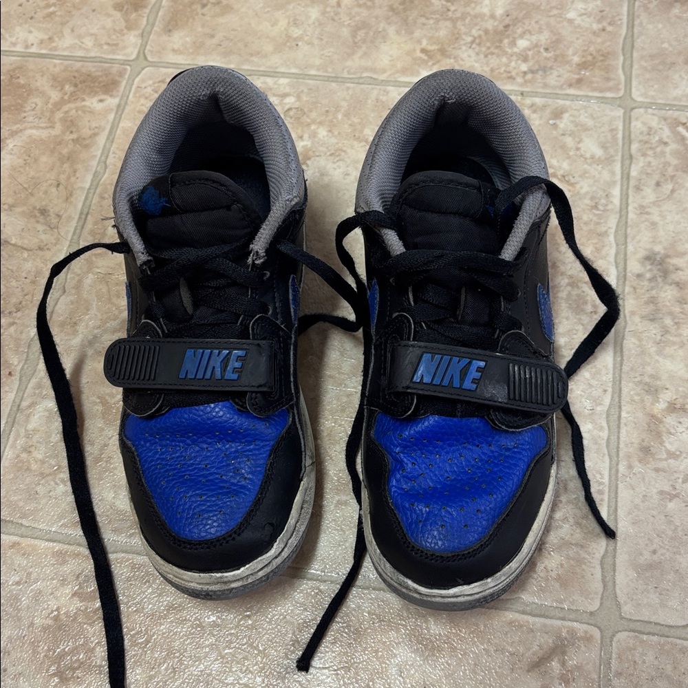 Nike Kids Shoes boys size 4.5y